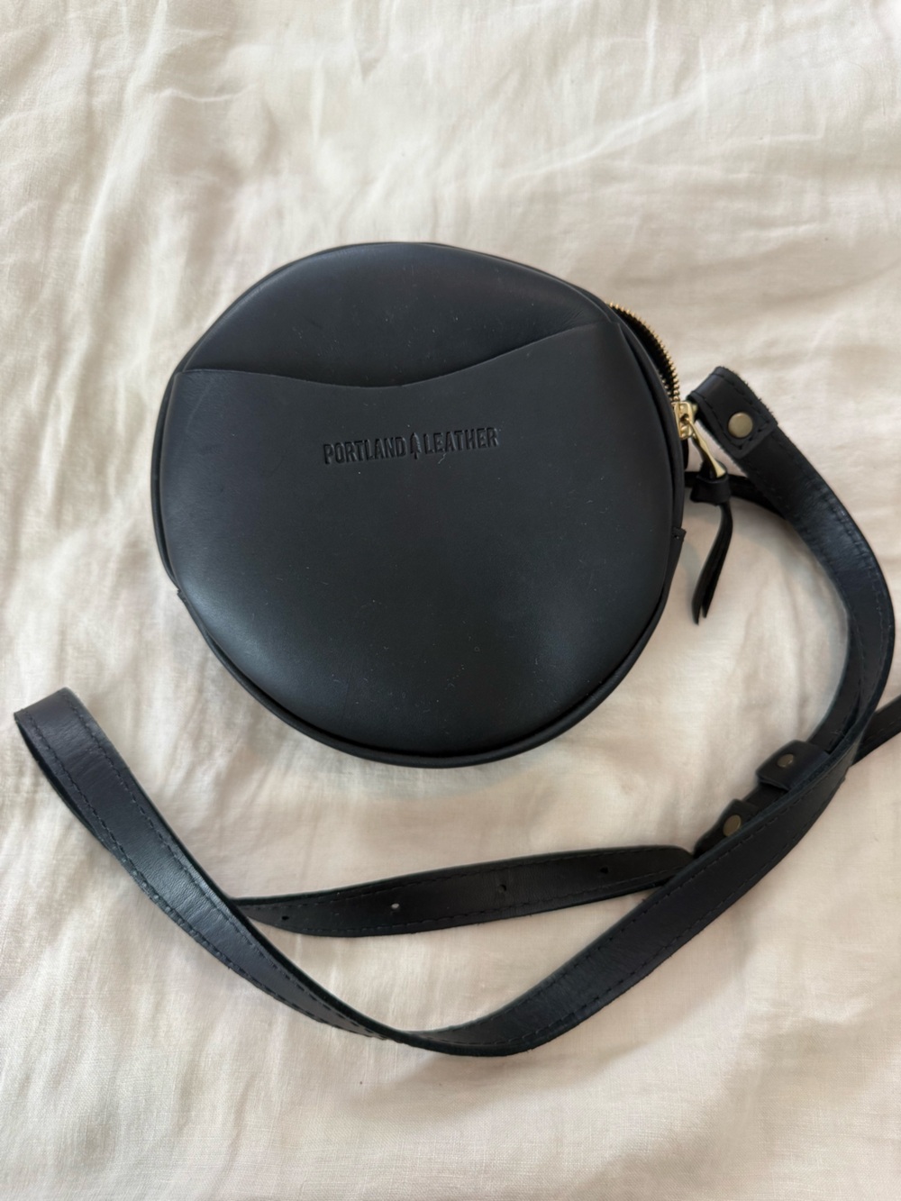 Portland Leather Black Round Crossbody Bag EUC C000